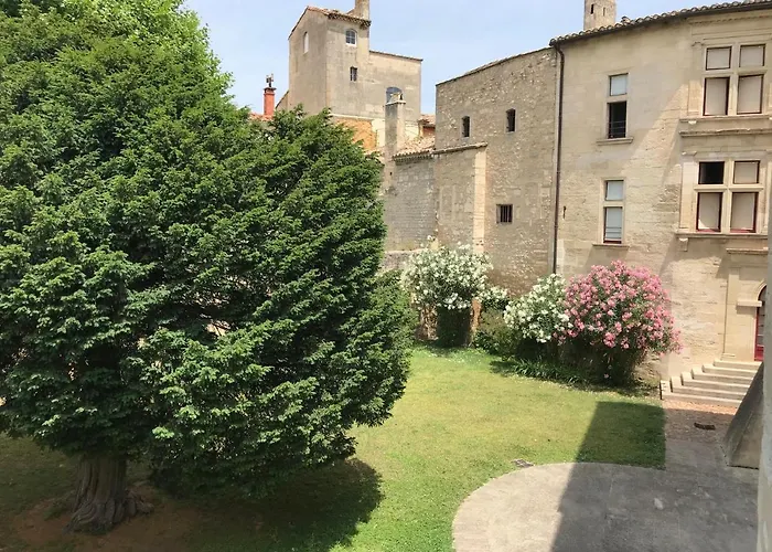Appartement A La Roquette, Dans L\'Hotel De Divonne, Classe.