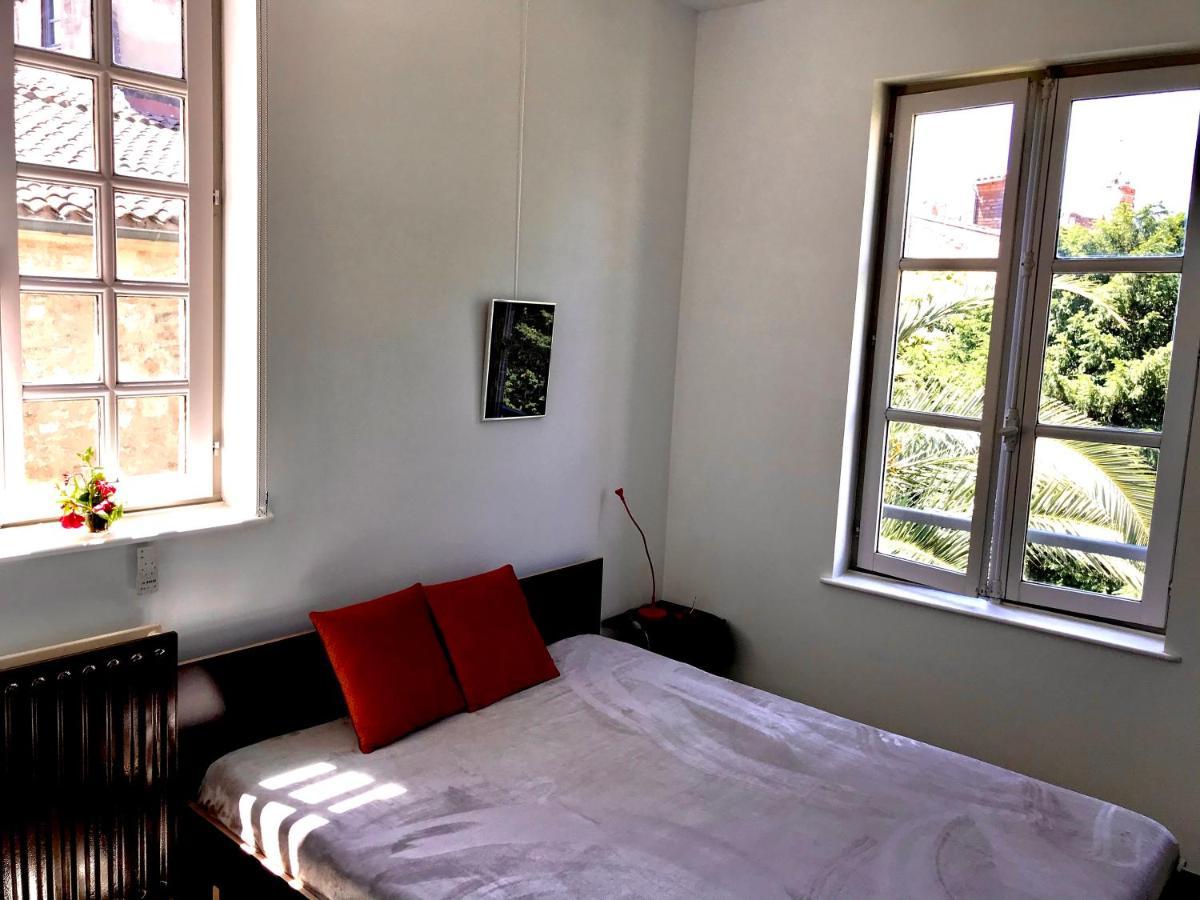 Apartment A La Roquette, Dans L'hotel De Divonne, Classe. Arles