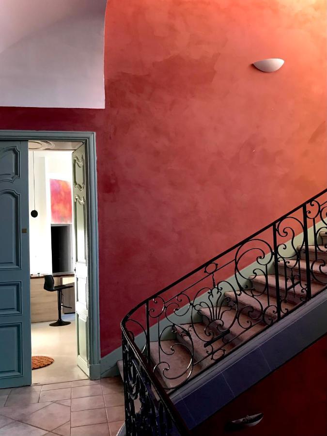 A La Roquette, Dans L'hotel De Divonne, Classe. Apartment